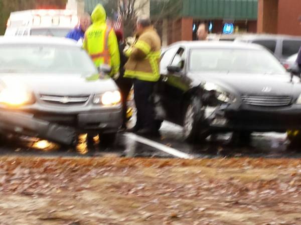Minor Two Vehicle Wreck in the 200 Block of West Main