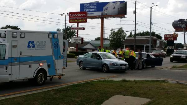 Minor Wreck in the 3000 Block of Montgomery Hwy