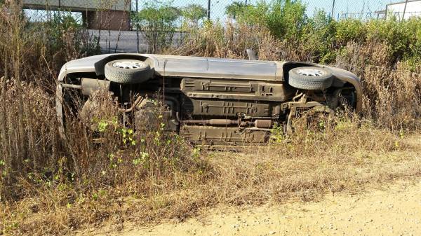 Single Vehicle Wreck on Bear Road in Bay Springs