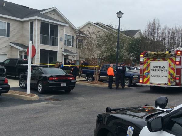 UPDATED @ 9:00 AM  SUNDAY  ONE DEAD Incident At Sweetwater Apartments On Fortner Street