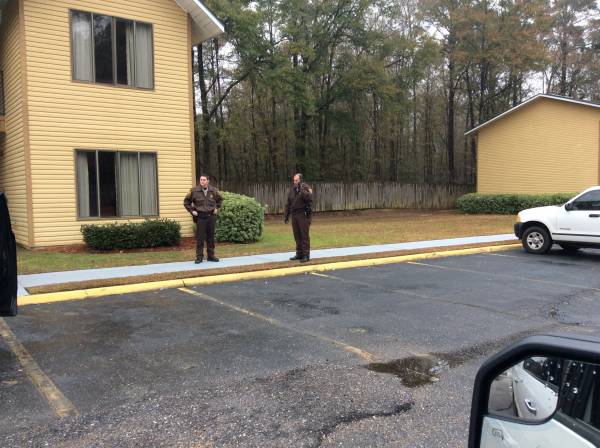 Sheriff Department Executes Search Warrant At Local Motel