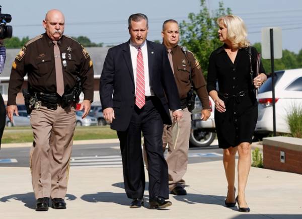 Hubbard Trial: The Week in Pictures