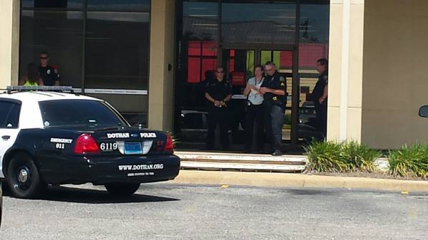 Updated at 11: 58 AM.  JUST OCCURED.  Armed Robbery Wells Fargo Bank Dothan