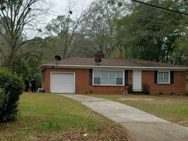 UPDATED at 12:10 PM    Burglary In Progress Call On Hill Street In Dothan