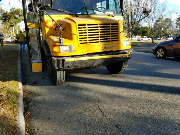 3:08 AM.. School Bus verse Car on West Selma