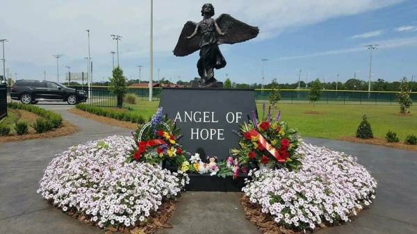 5 year old Emersyn Saneii raises money for the Angel Of Hope