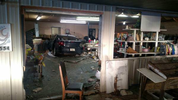 Car Goes Into Wicksburg Store