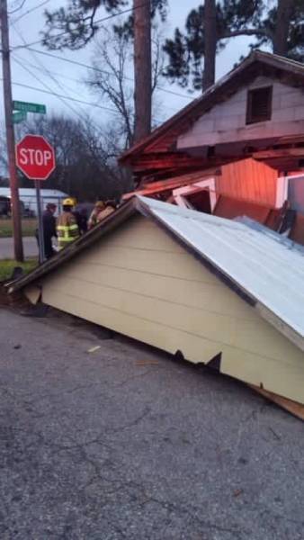 Vehicle Verses House In Dothan