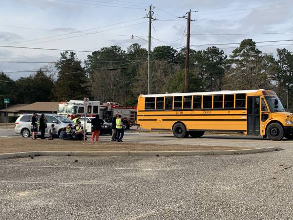 3:28 PM.   NO CHILDREN HURT - NO CHILDREN HURT  - Minor School Bus Wreck