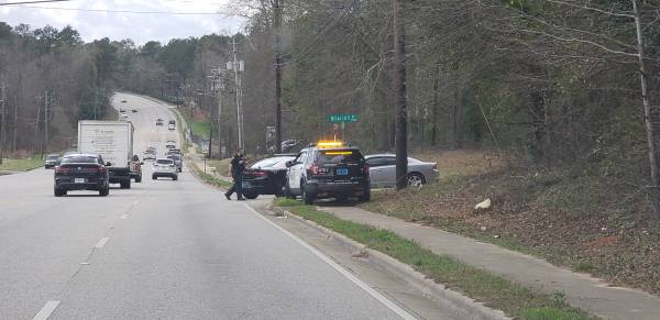 Dothan Police Attempt to Stop Vehicle But The Driver Takes Off