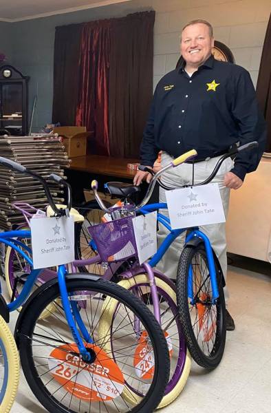 Sheriff Tate Donated Bicycles for Annual Christmas Celebration in Esto