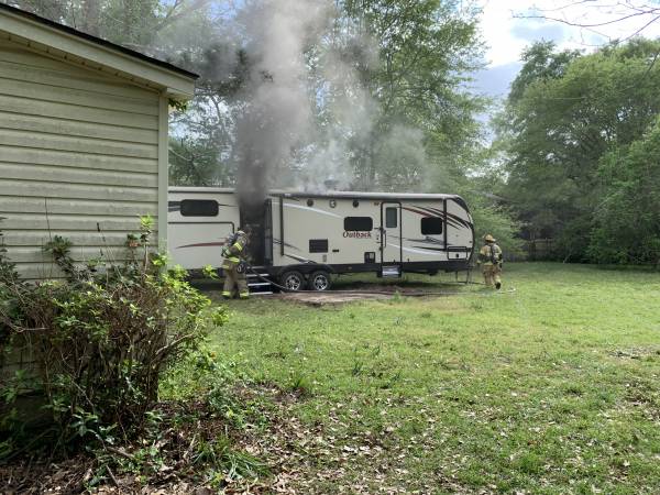 UPDATED w/Video 4:04 PM.   Structure Fire On Mohican Avenue Dothan