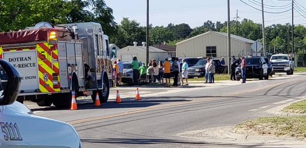 UPDATED at 9:00 AM.. Dothan Fire Rolling to a Gas Leak on Twitchell Road
