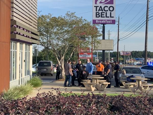 UPDATED @ 6:24 PM.   6:12 PM.. Edged Weapon Assault at Taco Bell on the Westside
