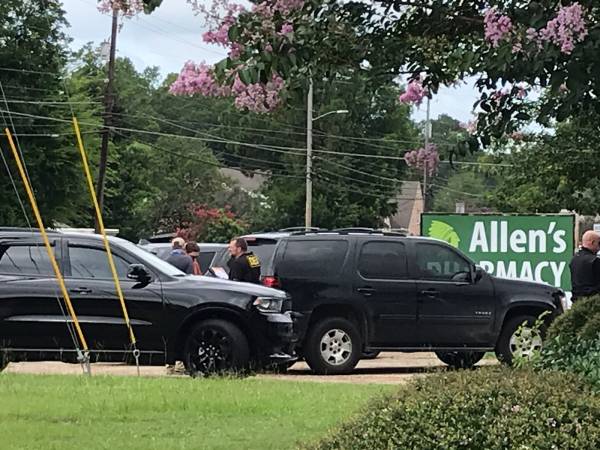 11:17 AM   DEVELOPING   Dothan Police and DEA Raids Pharmacy