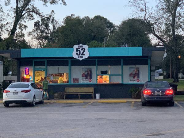 Hwy. 52 CAFE In Columbia