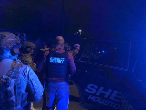 9:41 PM   Houston County Sheriff Valenza and SRT Deputies Apprehend Murder Suspect