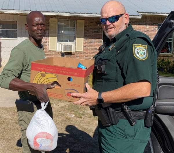 Holmes County Sheriff's Delivered Turkeys with all the Trimmings