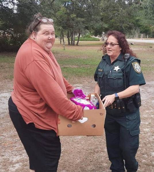 Holmes County Sheriff's Delivered Turkeys with all the Trimmings