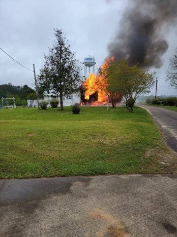Bonifay Fire-Rescue Responded Mutual Aid to Structure Fire