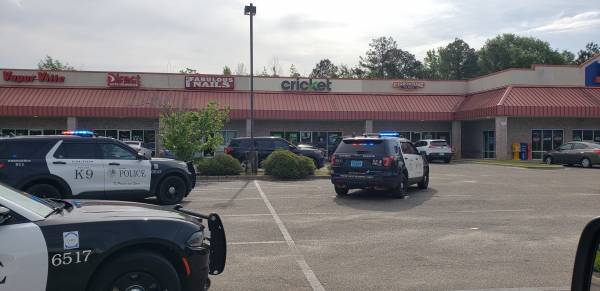 UPDATED at 9:22 AM.. 9:00 AM.. Possible Robbery Just Occured at Cricket Wireless on South Oates