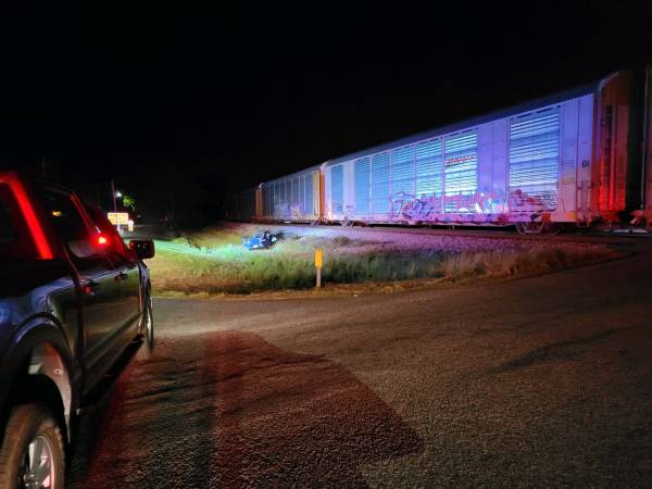 UPDATED @ 10:50 PM   10:03 PM    Vehicle Verses Train - Midland City