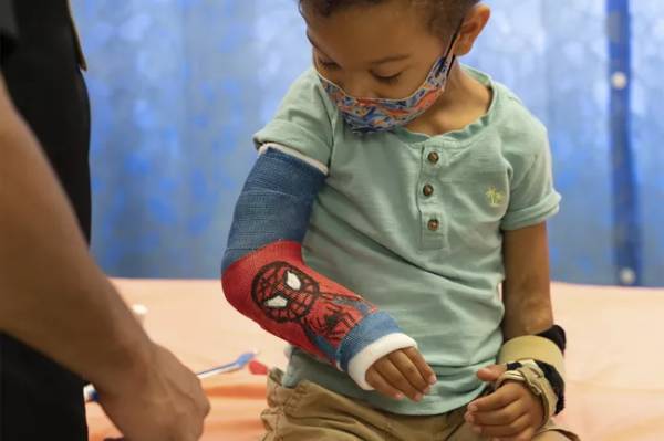 California Hospital Tech Brightens Kids’ Casts with Amazing Artwork