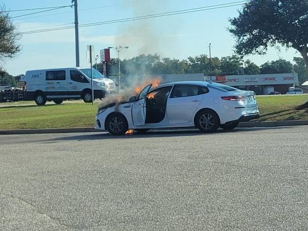 UPDATED @ 12:23 PM with picture 08:58 AM.  Vehicle Fire Circle K In Midland City