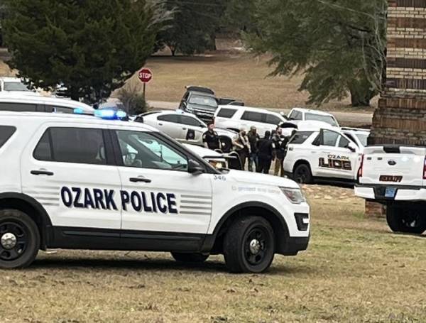 UPDATED @ 3:30pm Suspect Identified.   11:05 AM.   Developing: Possible Hostage Situation in Ozark
